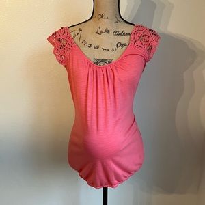 Pink maternity top with crochet sleeves